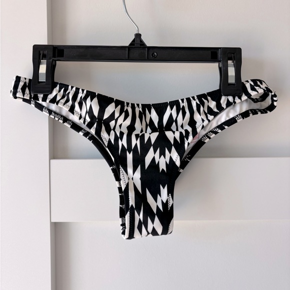 Black and White Bikini Bottom - Picture 1 of 4